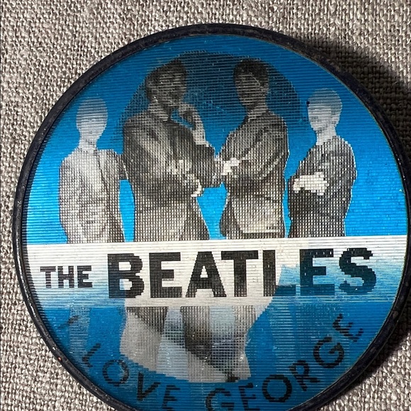 The Beatles Blue Button Pin Vari Vue. WA504 - Picture 4 of 4